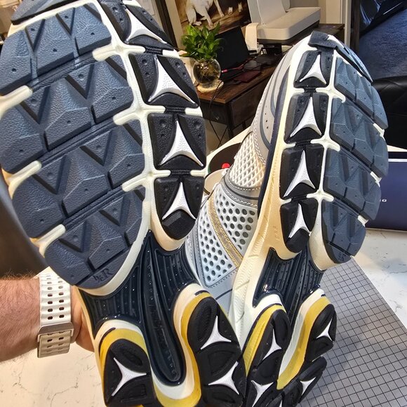 Saucony ProGrid Triumph 4 Fabricated Future S70831-2 Men's Size 10 NEW SNEAKERS - Picture 9 of 15